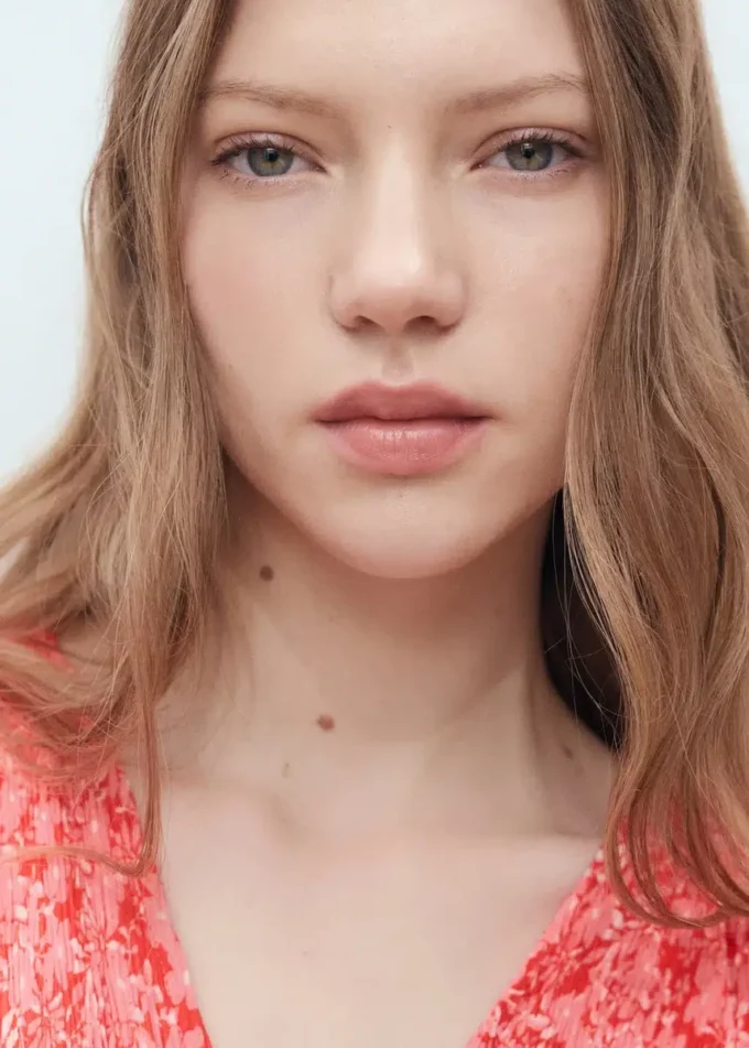 Šaty s potiskem a výstřihem do V Šaty s potiskem a výstřihem do V