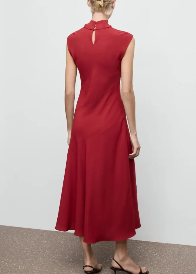 Šaty s rolákem a áčkovým střihem Šaty s rolákem a áčkovým střihem