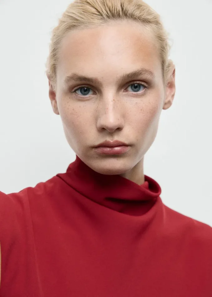 Šaty s rolákem a áčkovým střihem Šaty s rolákem a áčkovým střihem