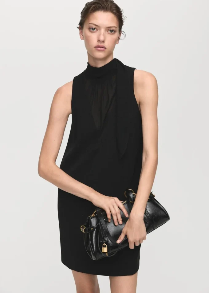 Šaty s výstřihem a mašlí Šaty s výstřihem a mašlí