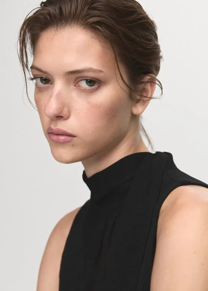 Šaty s výstřihem a mašlí Šaty s výstřihem a mašlí