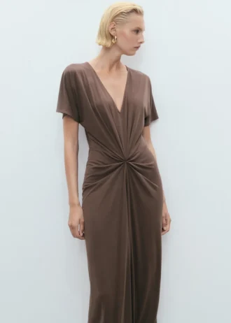 Šaty s výstřihem do V a řaseným výstřihem