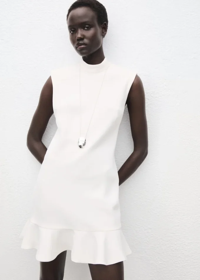 Šaty s vysokým límcem a volánky Šaty s vysokým límcem a volánky