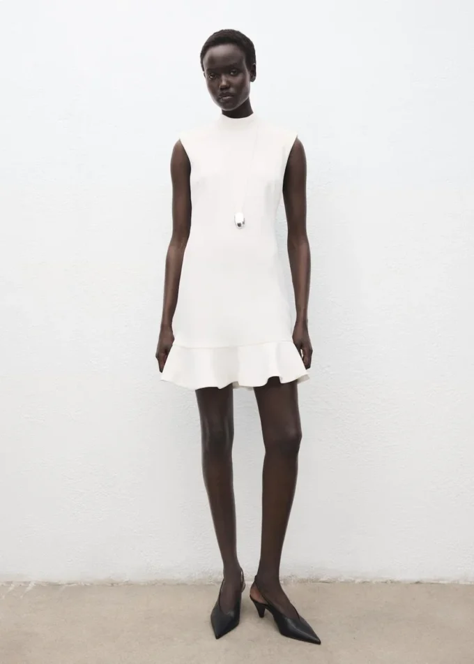 Šaty s vysokým límcem a volánky Šaty s vysokým límcem a volánky