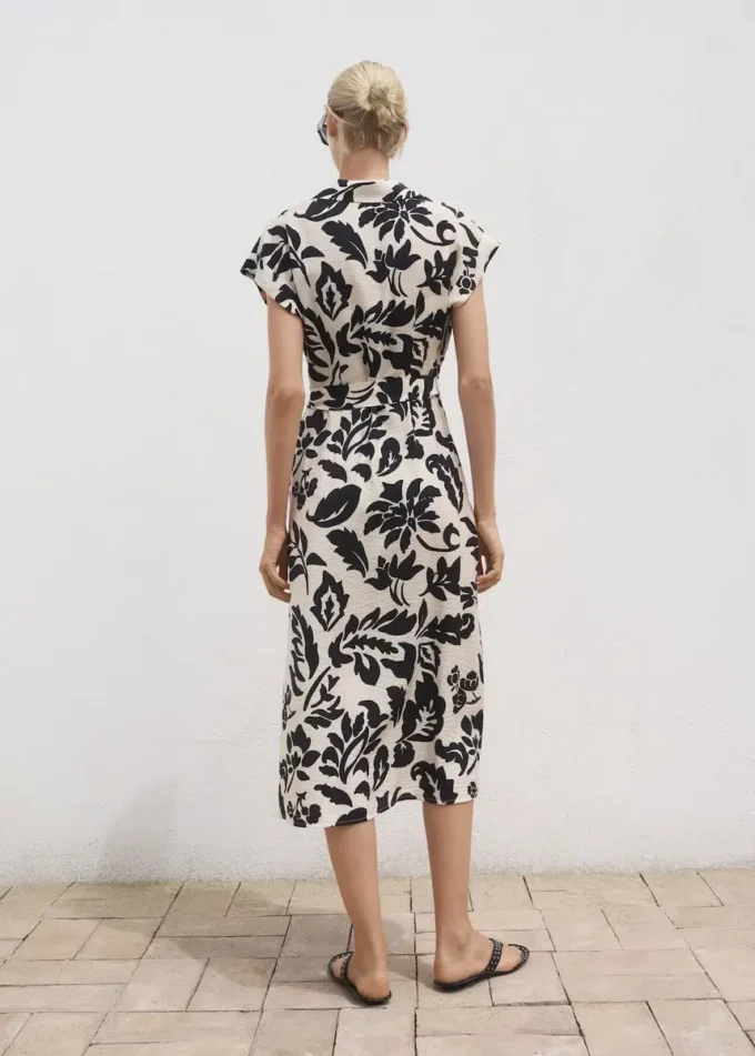 Šaty ve stylu košile s květinovým potiskem Šaty ve stylu košile s květinovým potiskem