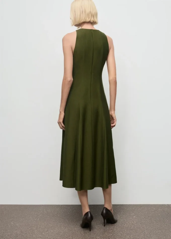 Šaty ve tvaru písmene A s godety Šaty ve tvaru písmene A s godety