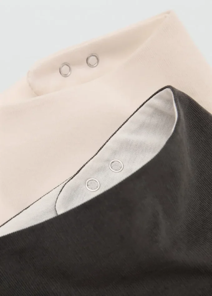 Balení 2 bavlněných bryndáků Balení 2 bavlněných bryndáků