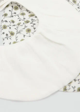 Balení 2 kusů potištěných bryndáků