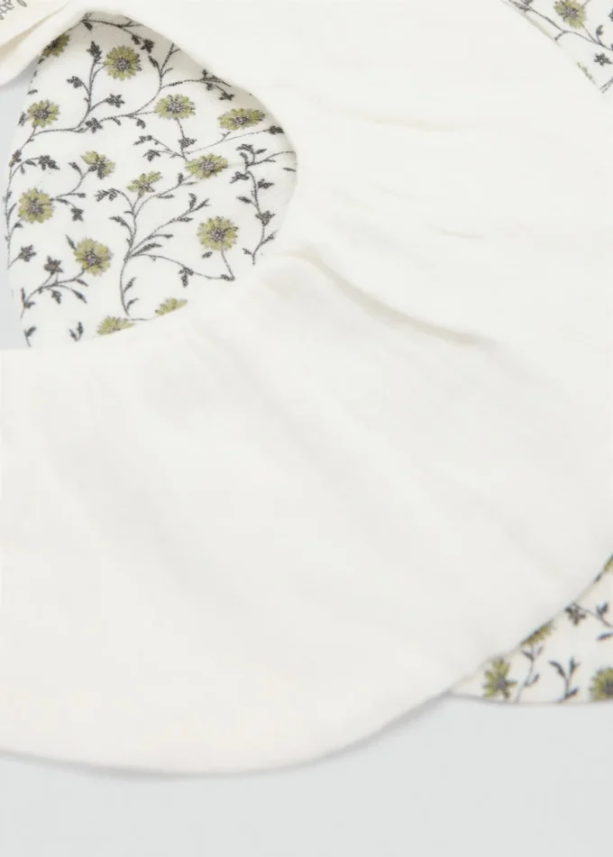 Balení 2 kusů potištěných bryndáků Balení 2 kusů potištěných bryndáků