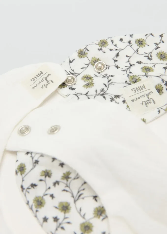 Balení 2 kusů potištěných bryndáků Balení 2 kusů potištěných bryndáků