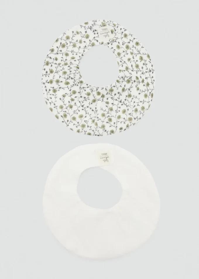 Balení 2 kusů potištěných bryndáků Balení 2 kusů potištěných bryndáků