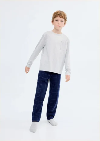 Balení kostkovaných pyžam