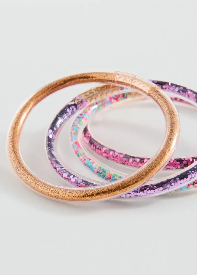 Balení po 4 náramcích