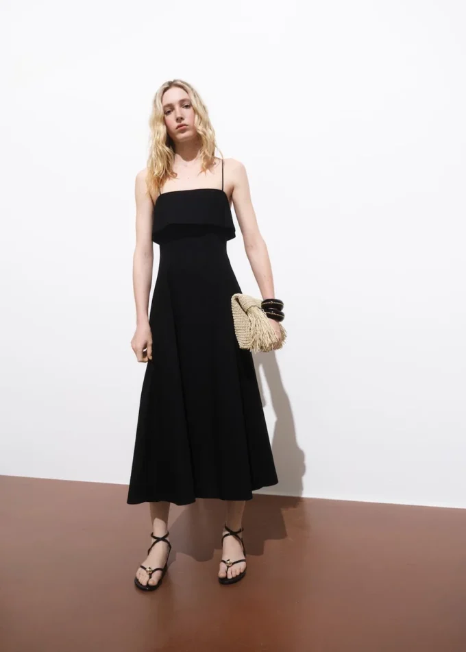 Bavlněné šaty s rozšiřujícími se sukní Bavlněné šaty s rozšiřujícími se sukní