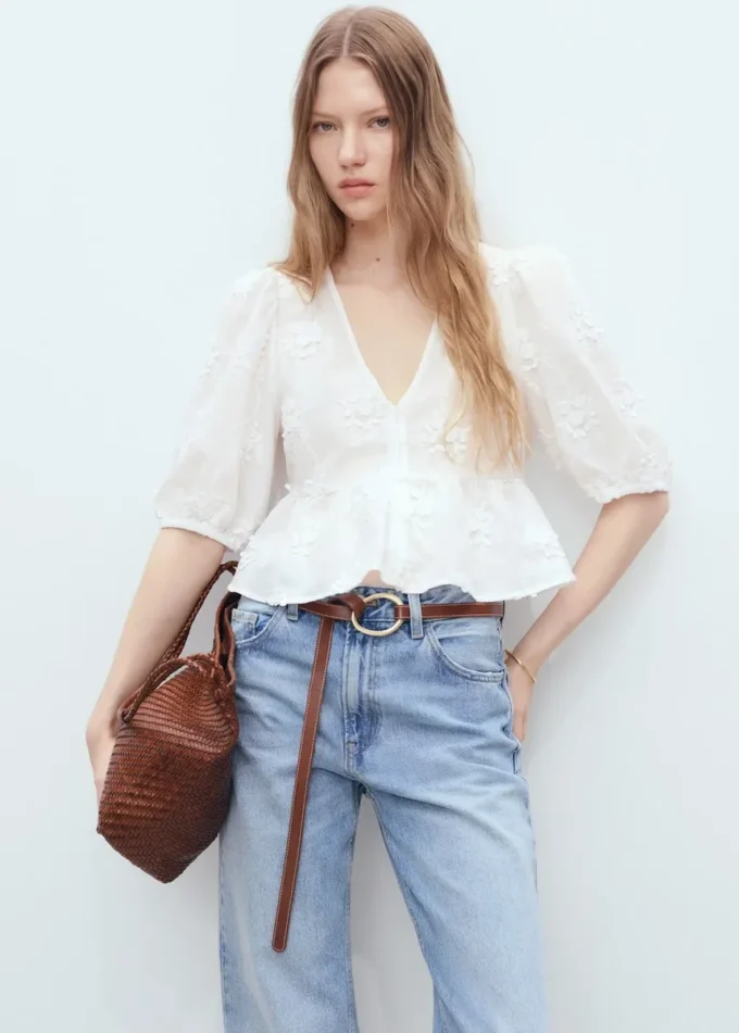 Bavlněná halenka s květinovou výšivkou Bavlněná halenka s květinovou výšivkou