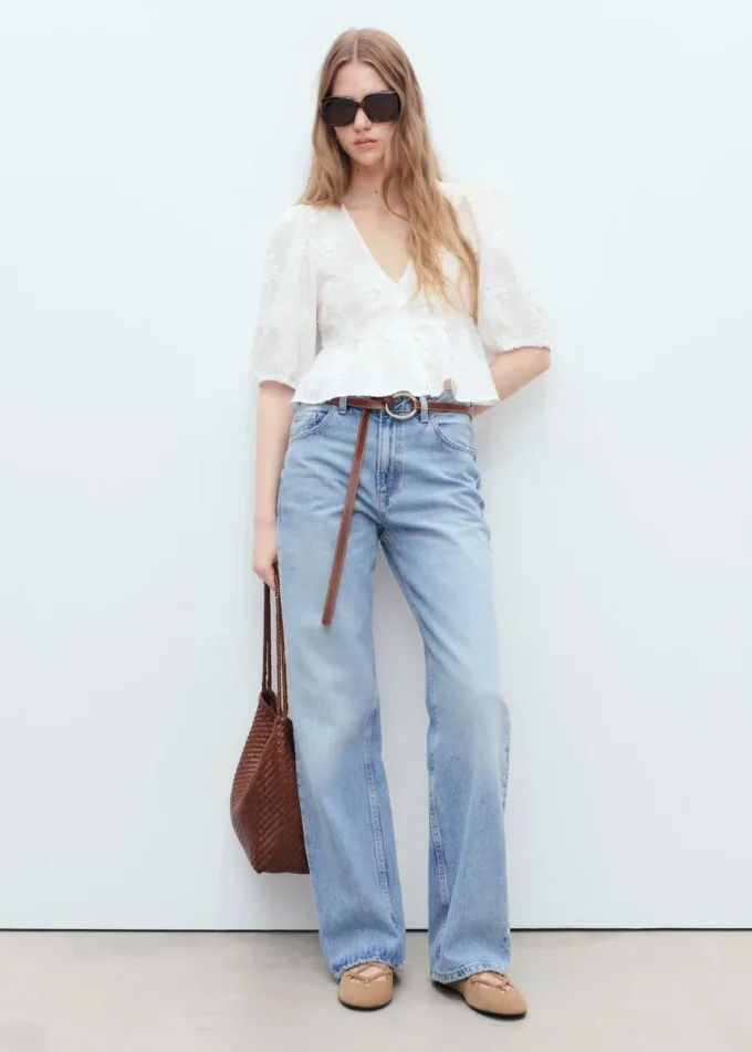 Bavlněná halenka s květinovou výšivkou Bavlněná halenka s květinovou výšivkou