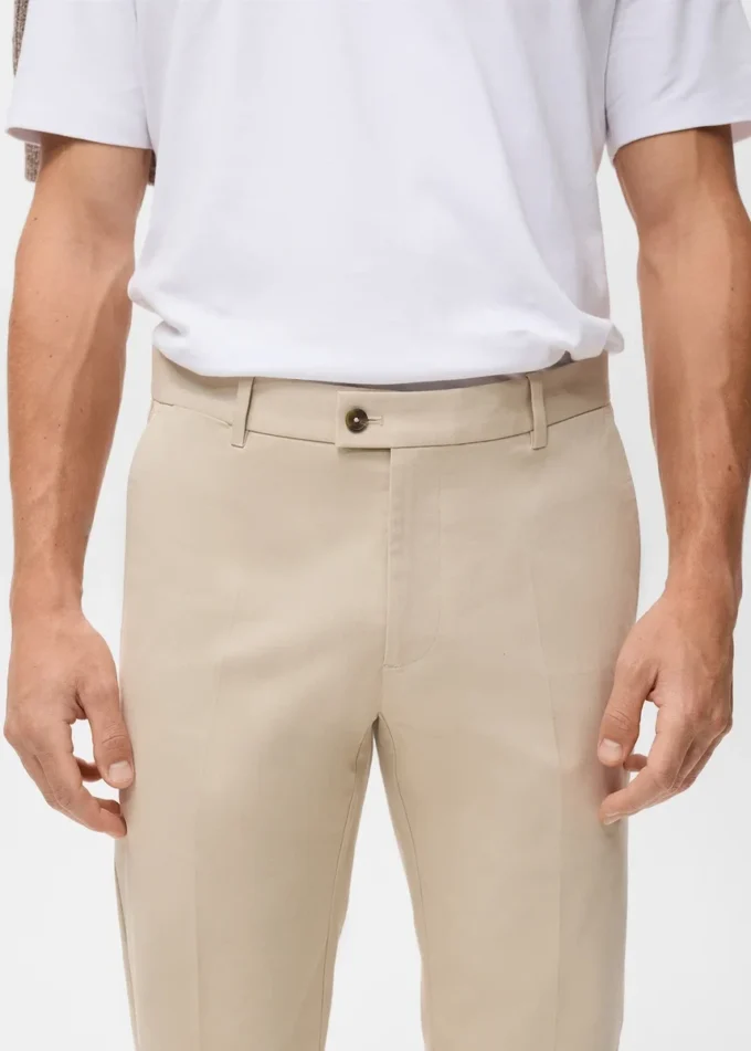 Bavlněné kalhoty s pravidelným střihem Bavlněné kalhoty s pravidelným střihem