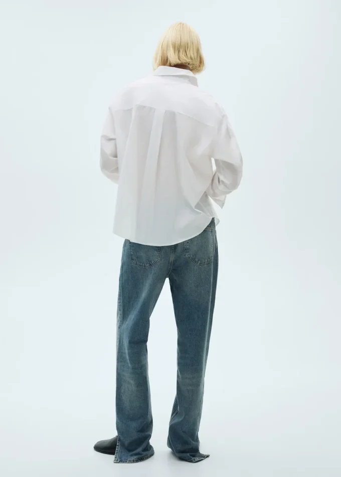 Bavlněná košile s ozdobným knoflíkem Bavlněná košile s ozdobným knoflíkem