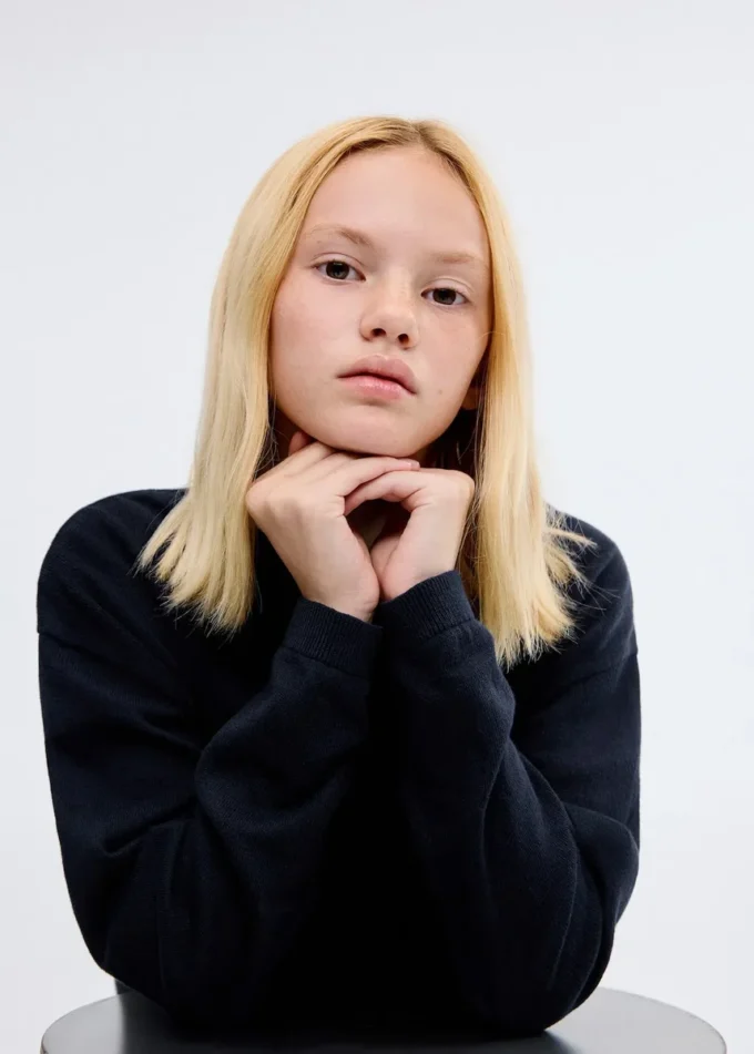 Bavlněný svetr s ozdobnými švy Bavlněný svetr s ozdobnými švy