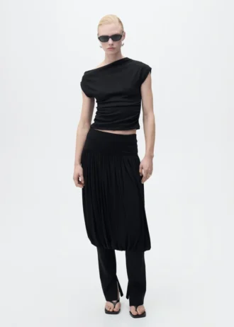 Bavlněný top s asymetrickým výstřihem