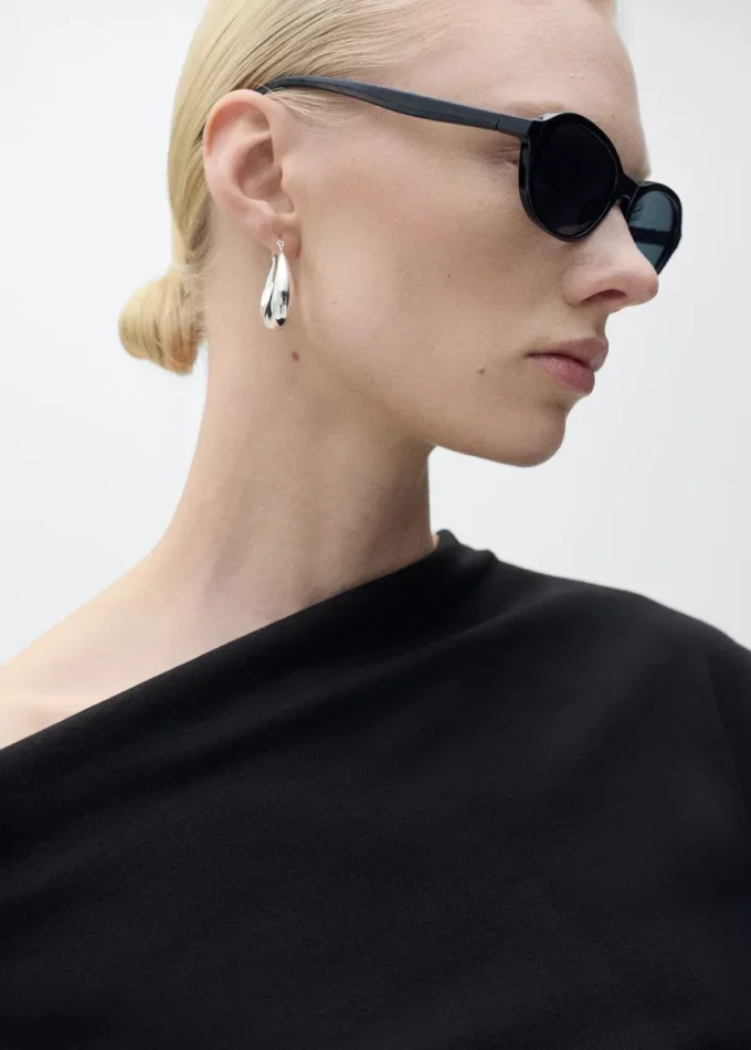 Bavlněný top s asymetrickým výstřihem Bavlněný top s asymetrickým výstřihem