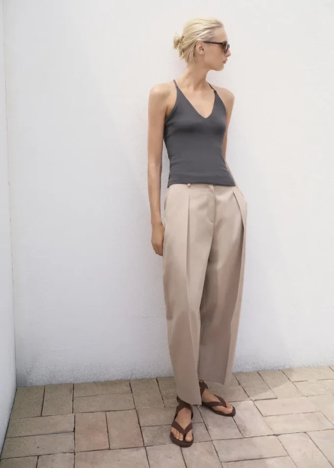 Bavlněný top s otevřenými zády Bavlněný top s otevřenými zády