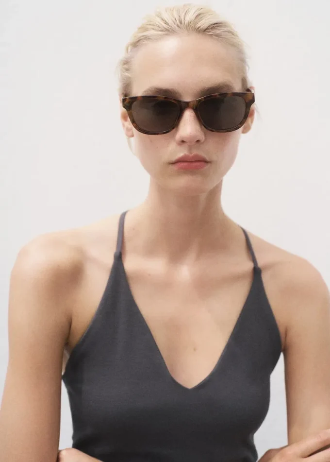 Bavlněný top s otevřenými zády Bavlněný top s otevřenými zády