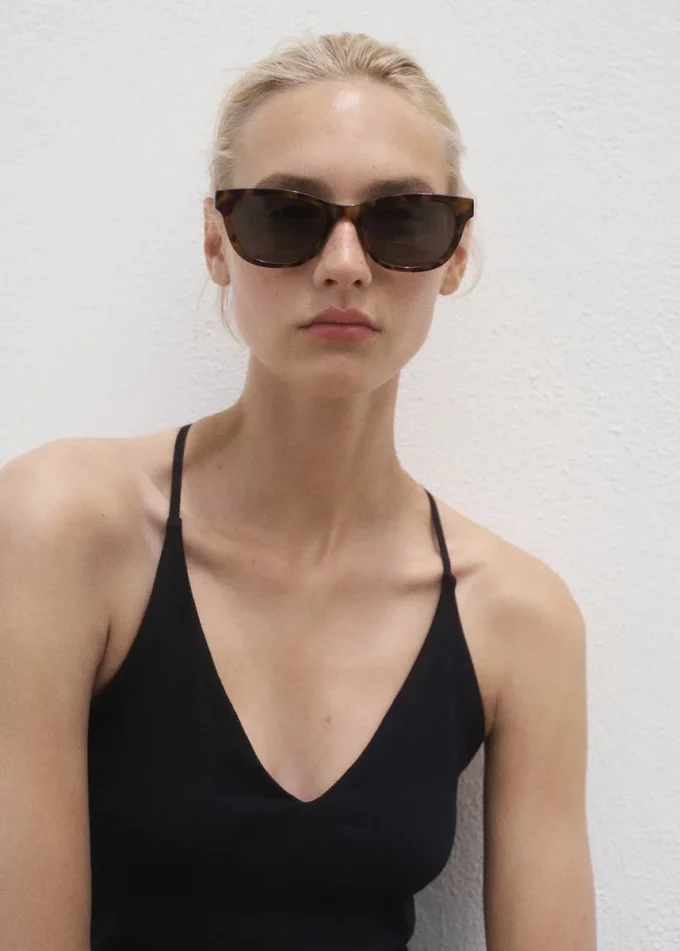 Bavlněný top s otevřenými zády Bavlněný top s otevřenými zády