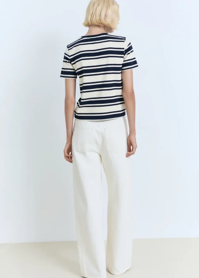 Bavlněné tričko s kontrastním límcem Bavlněné tričko s kontrastním límcem