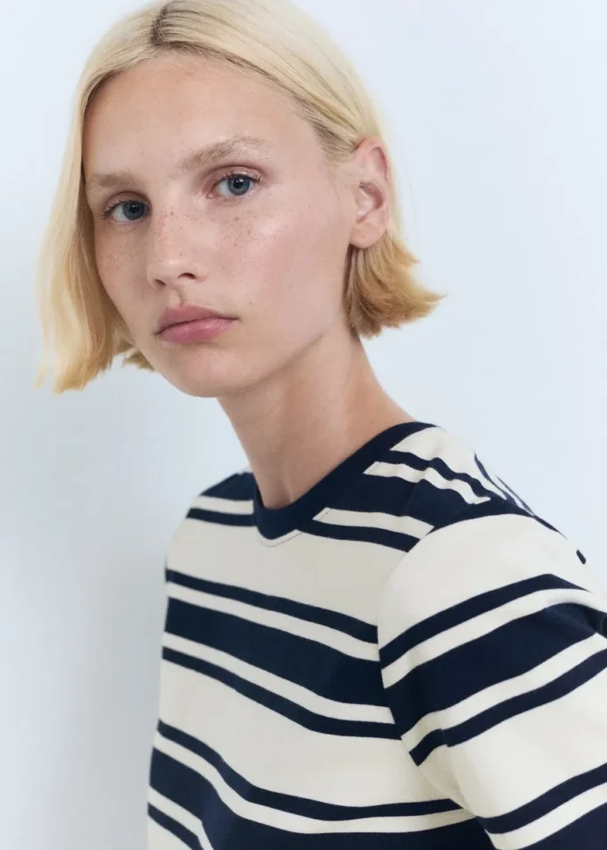 Bavlněné tričko s kontrastním límcem Bavlněné tričko s kontrastním límcem