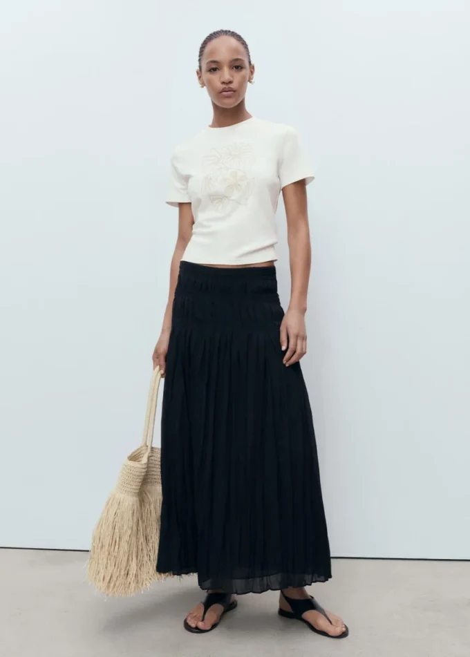 Bavlněné tričko s květinovou výšivkou Bavlněné tričko s květinovou výšivkou