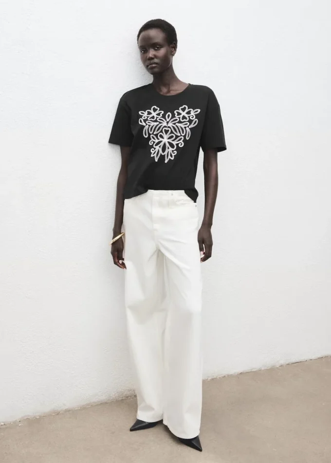 Bavlněné tričko s květinovou výšivkou Bavlněné tričko s květinovou výšivkou