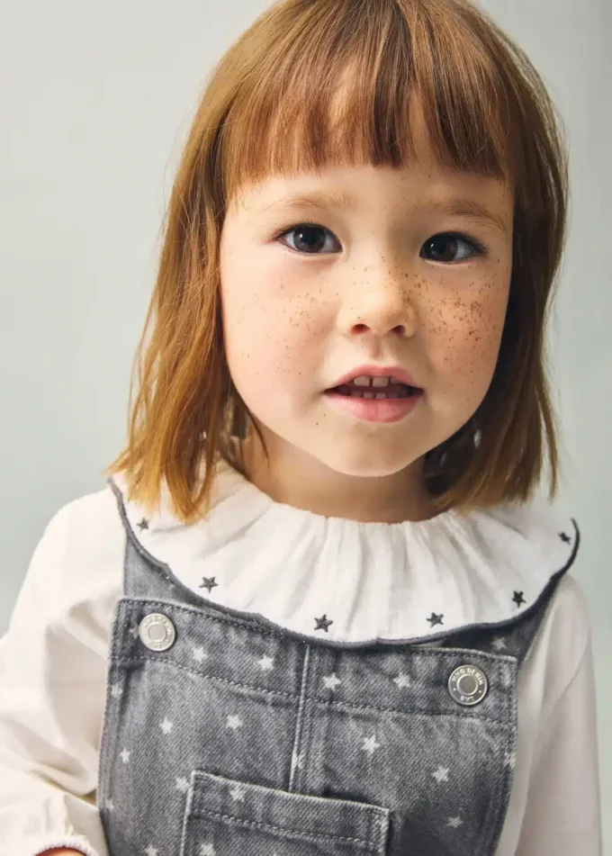 Bavlněné tričko s vyšívanými hvězdami Bavlněné tričko s vyšívanými hvězdami