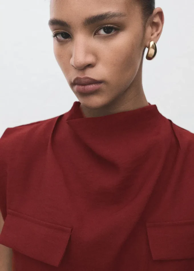 Blůza s drapovaným výstřihem a páskem