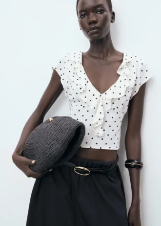 Blůza s puntíky a volánky
