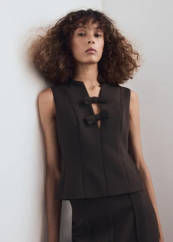 Blůza s výstřihem do V a mašlemi Blůza s výstřihem do V a mašlemi