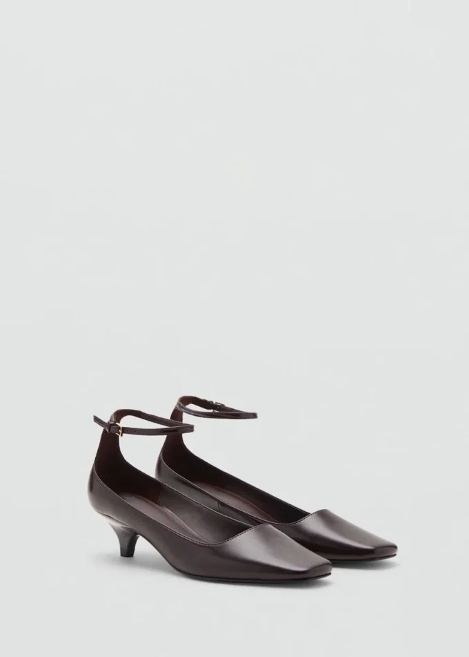 Boty na nízkém podpatku s páskem kolem kotníku Boty na nízkém podpatku s páskem kolem kotníku
