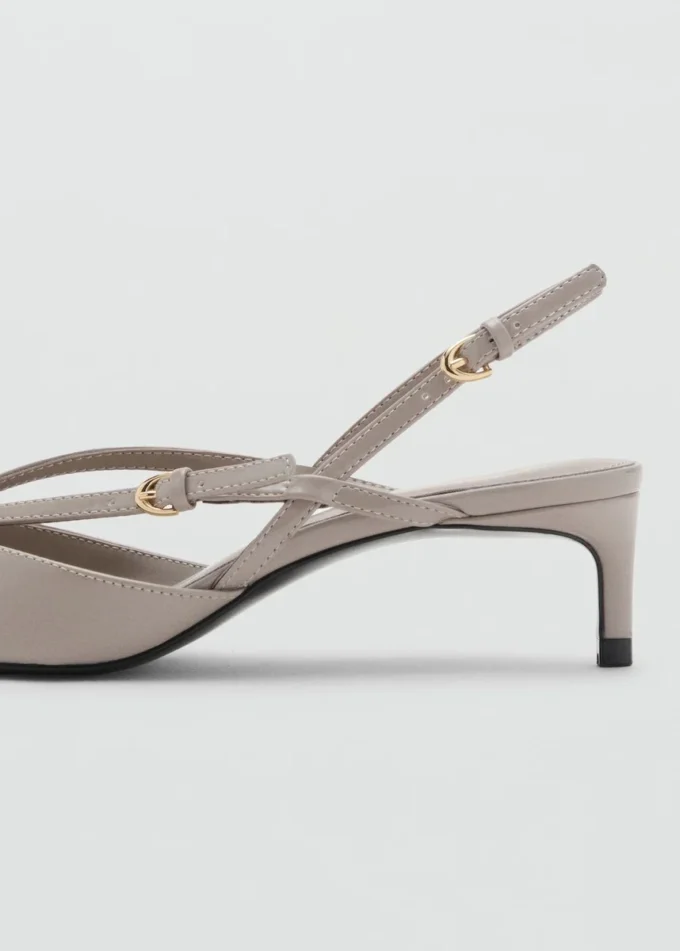 Boty na nízkém podpatku s pásky Boty na nízkém podpatku s pásky