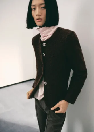 Bouclé sako s knoflíky s drahokamy