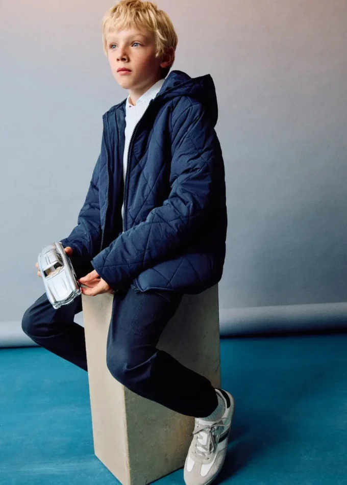 Bunda s kapucí Bunda s kapucí