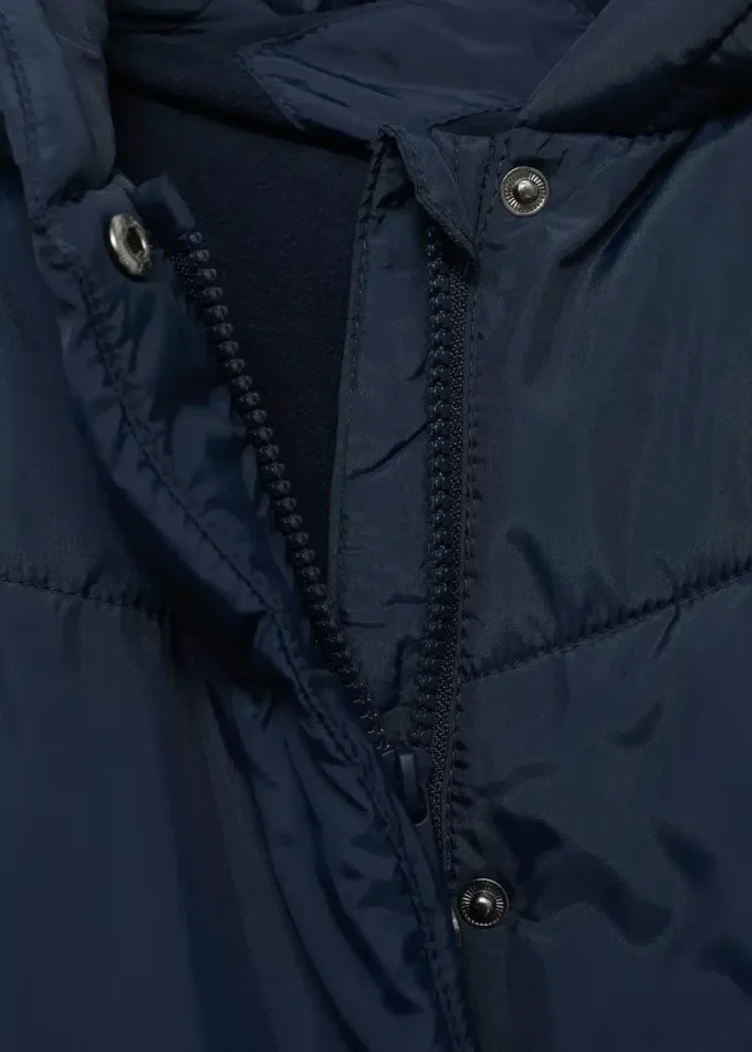 Bunda s kapucí Bunda s kapucí