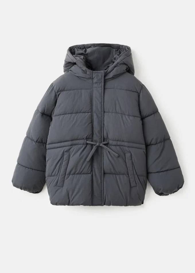 Bunda s kapucí a stahovací šňůrkou Bunda s kapucí a stahovací šňůrkou