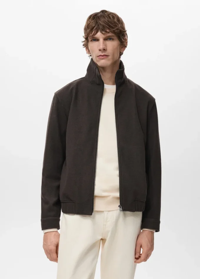 Bunda s normálním střihem a zipem Bunda s normálním střihem a zipem