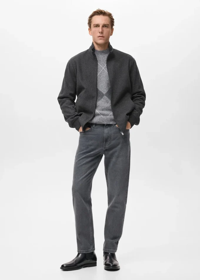 Bunda s normálním střihem a zipem