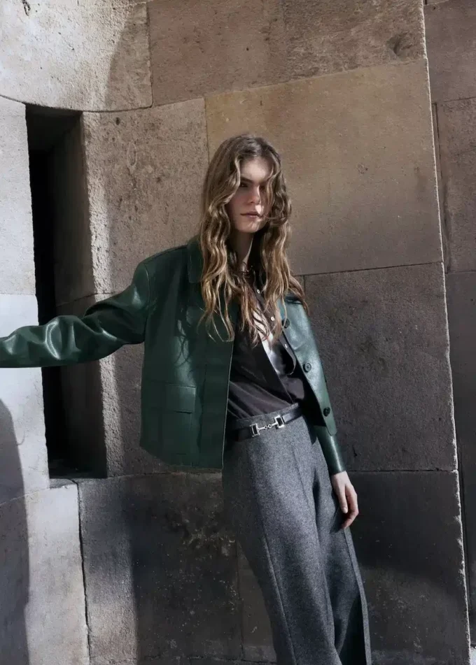 Bunda z umělé kůže s kapsami Bunda z umělé kůže s kapsami