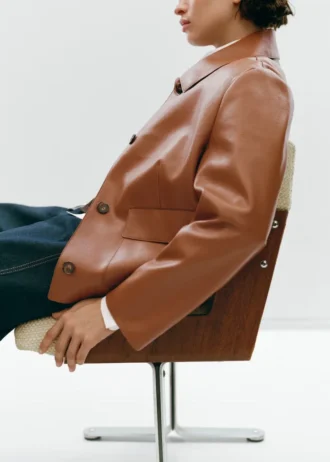 Bunda z umělé kůže s kapsami