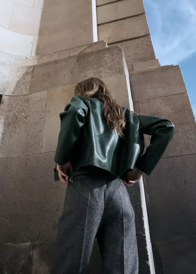 Bunda z umělé kůže s kapsami Bunda z umělé kůže s kapsami