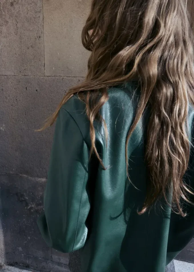 Bunda z umělé kůže s kapsami Bunda z umělé kůže s kapsami