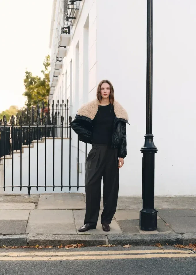 Bunda z umělé kůže s límcem z ovčí kůže