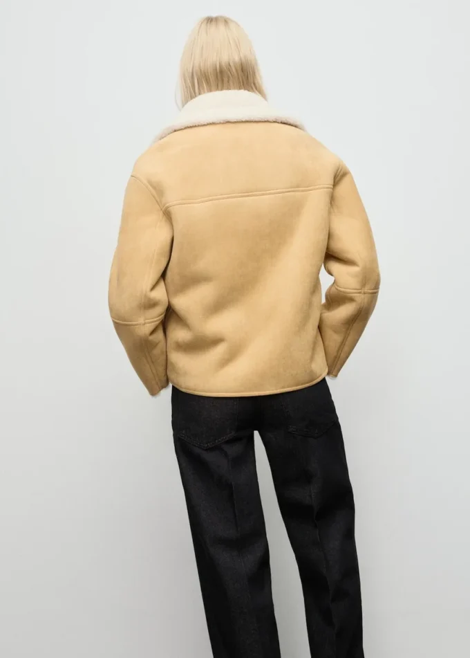 Bunda z umělé semišové kůže s límcem z umělé ovčí kůže Bunda z umělé semišové kůže s límcem z umělé ovčí kůže